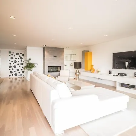 Bela Villa *